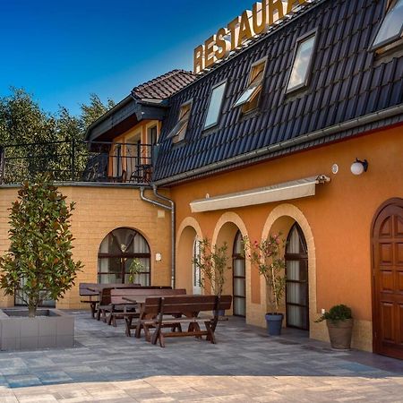 Lawendowy Ogrod Hotel Brzeg Exterior photo