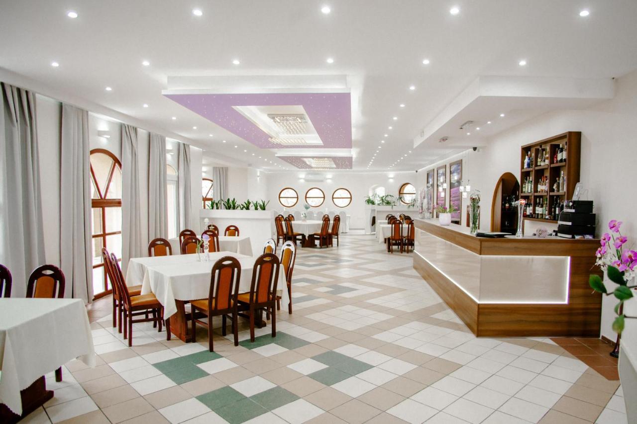 Lawendowy Ogrod Hotel Brzeg Exterior photo
